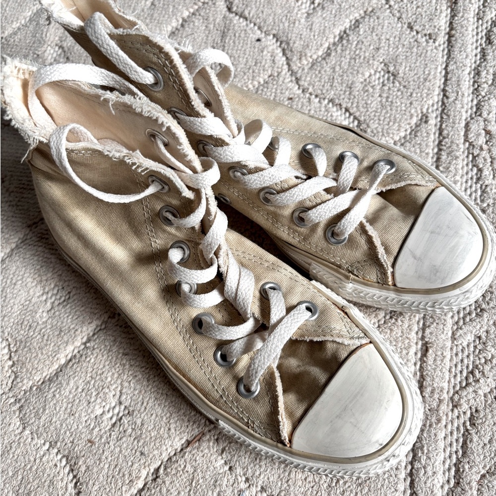 Vintage converse sneakers (size 6 ish)